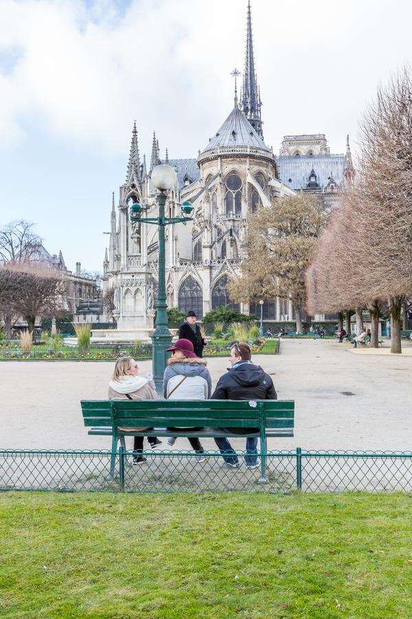 Veeve - Overlooking The Seine On Ile De La Cite Paris Exterior photo